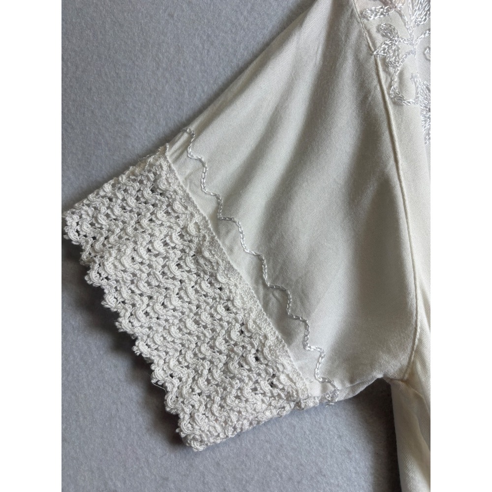 Boho Ivory White Embroidered Crochet Lace V-Neck Sharkbite Hem Blouse Top - Picture 5 of 7
